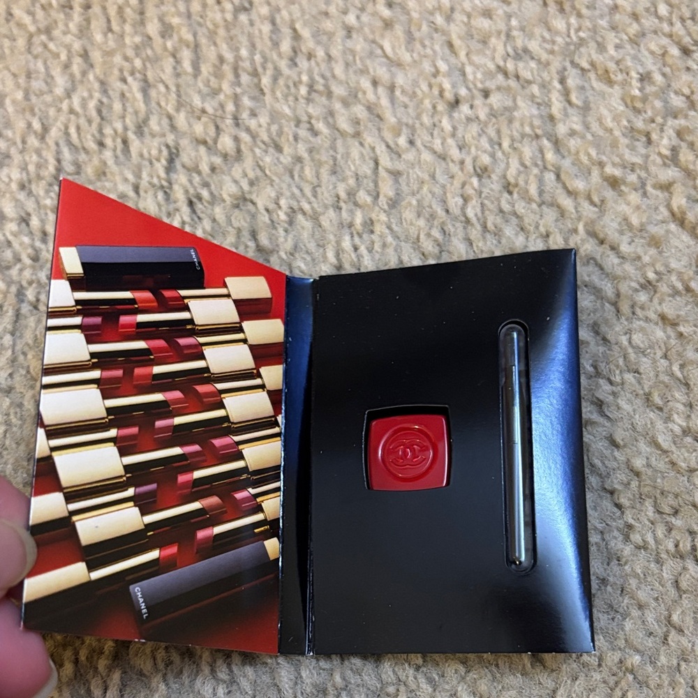 🌸NEW🌸 Chanel Rouge Allure L'Extrait 854 Rouge Puissant Sample lipstick w/ brush